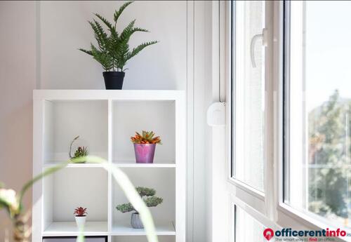 Offices to let in Worcol