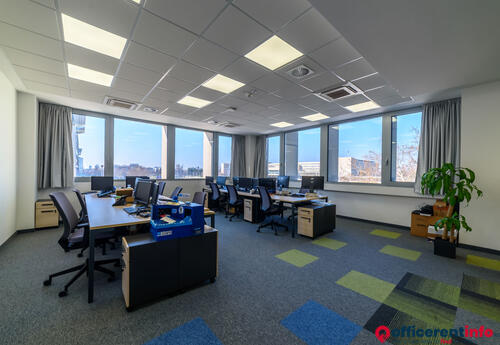 Offices to let in We Share Skyline