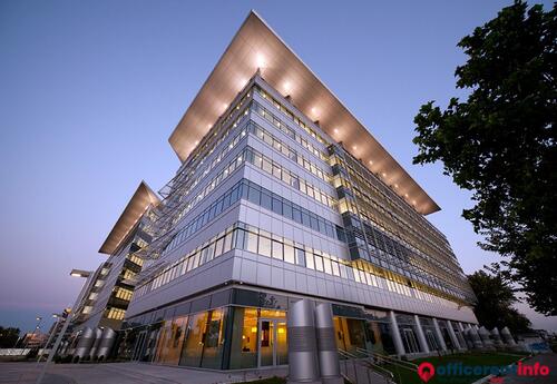 Offices to let in Bluecenter