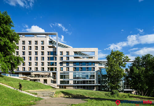 Offices to let in Office bulding B2