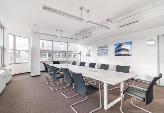 All-inclusive access to professional office space for 3-4 people in Regus The One