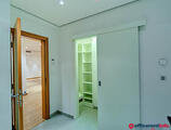 Offices to let in Office bulding B2