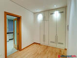 Offices to let in Office bulding B2