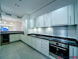 Offices to let in Office bulding B2
